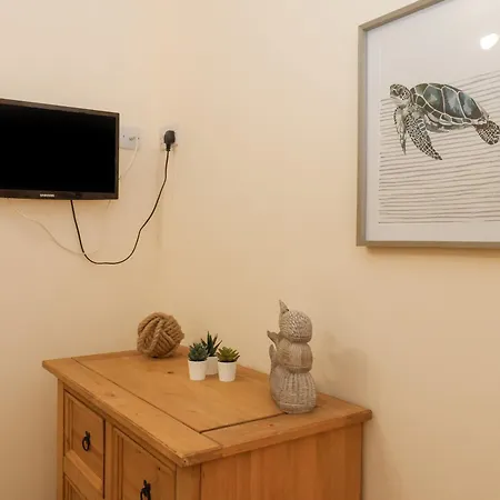 94a West Avenue Apartment