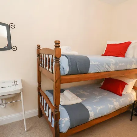 94a West Avenue * Filey
